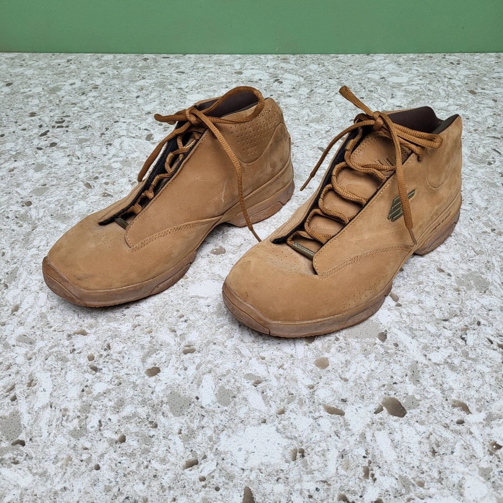 NEW Reebok Nubuck Boot Size 9
